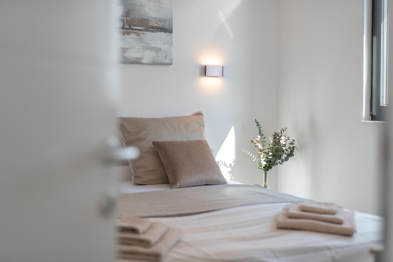 Poolside 2 Bedroom Ap. Mare Trogir Bagian luar foto