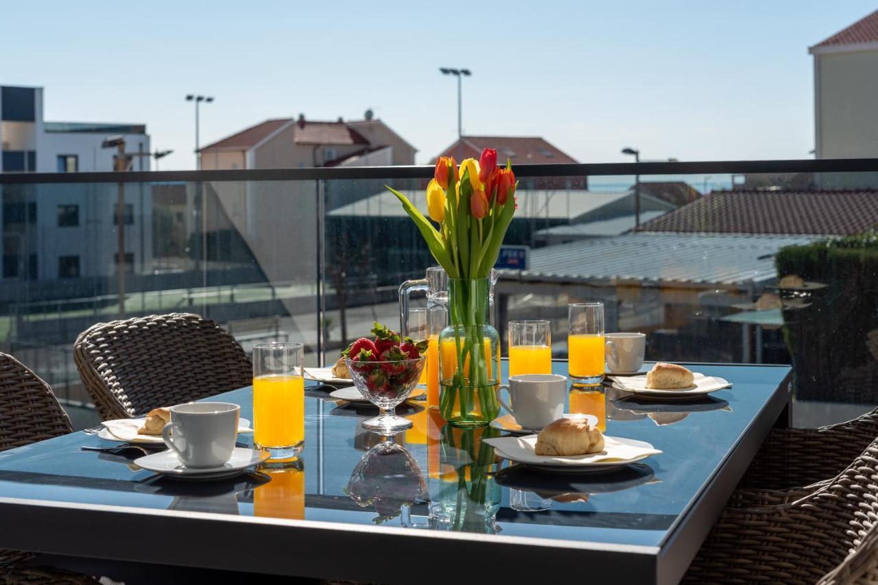 Poolside 2 Bedroom Ap. Mare Trogir Bagian luar foto