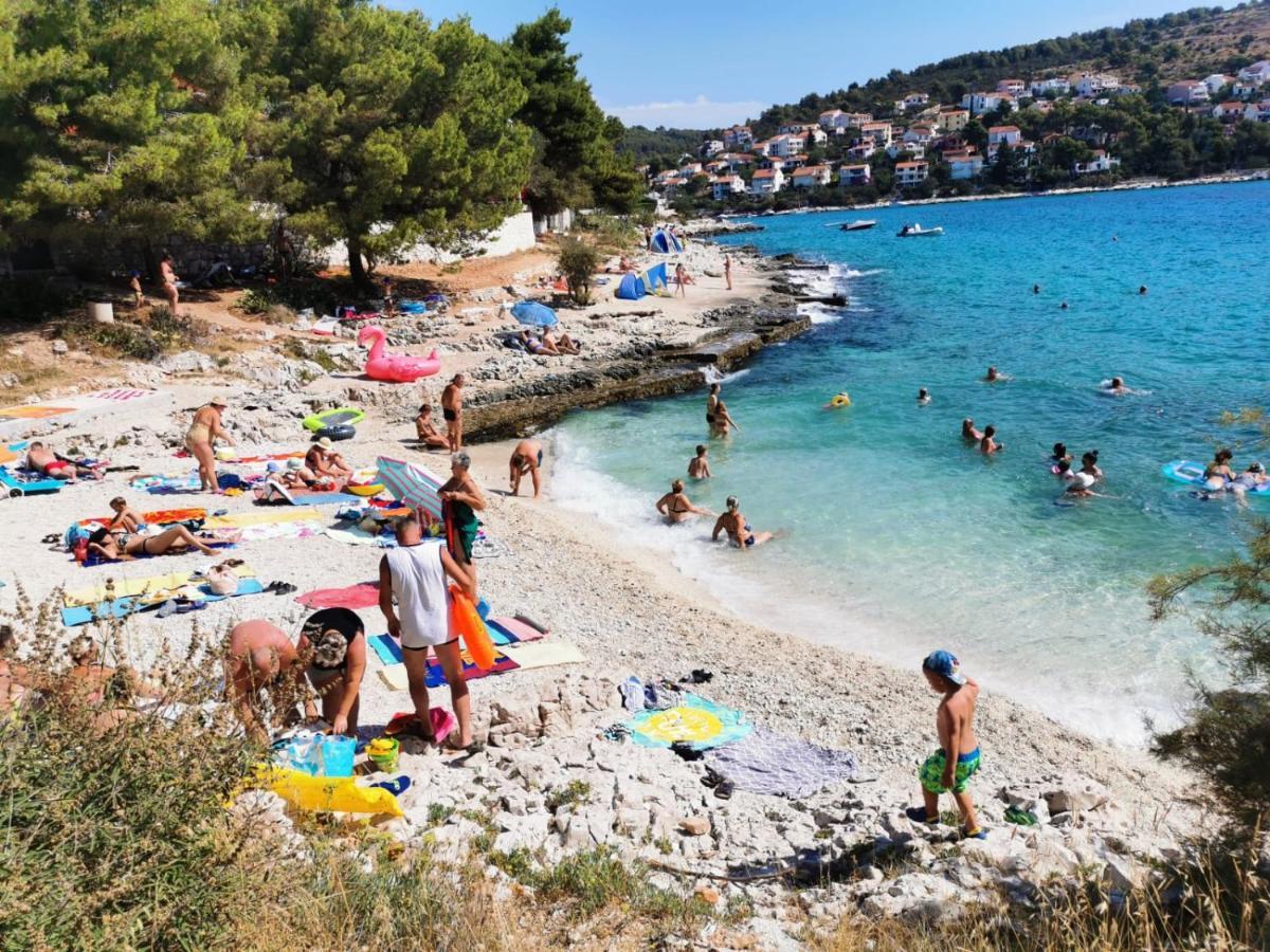 Poolside 2 Bedroom Ap. Mare Trogir Bagian luar foto
