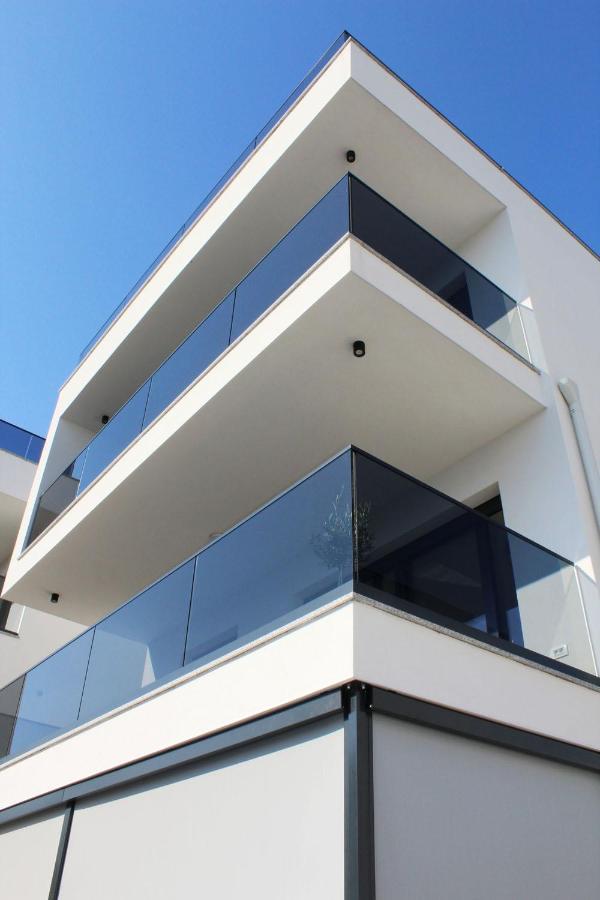 Poolside 2 Bedroom Ap. Mare Trogir Bagian luar foto
