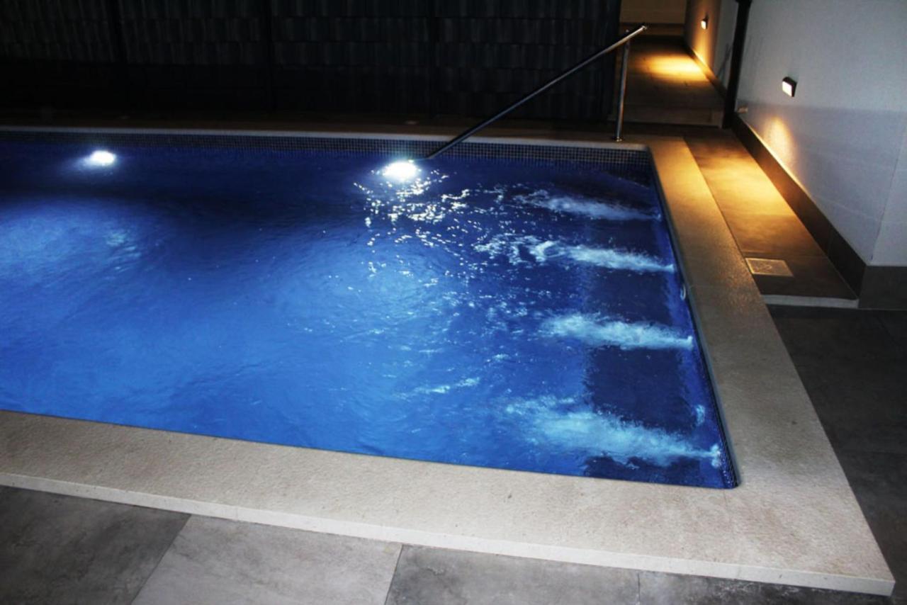 Poolside 2 Bedroom Ap. Mare Trogir Bagian luar foto
