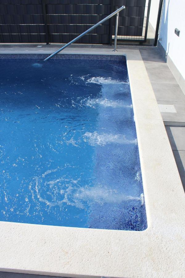 Poolside 2 Bedroom Ap. Mare Trogir Bagian luar foto